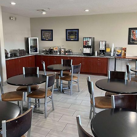 Days Inn By Wyndham Near Kansas Speedway Kansas City Luaran gambar