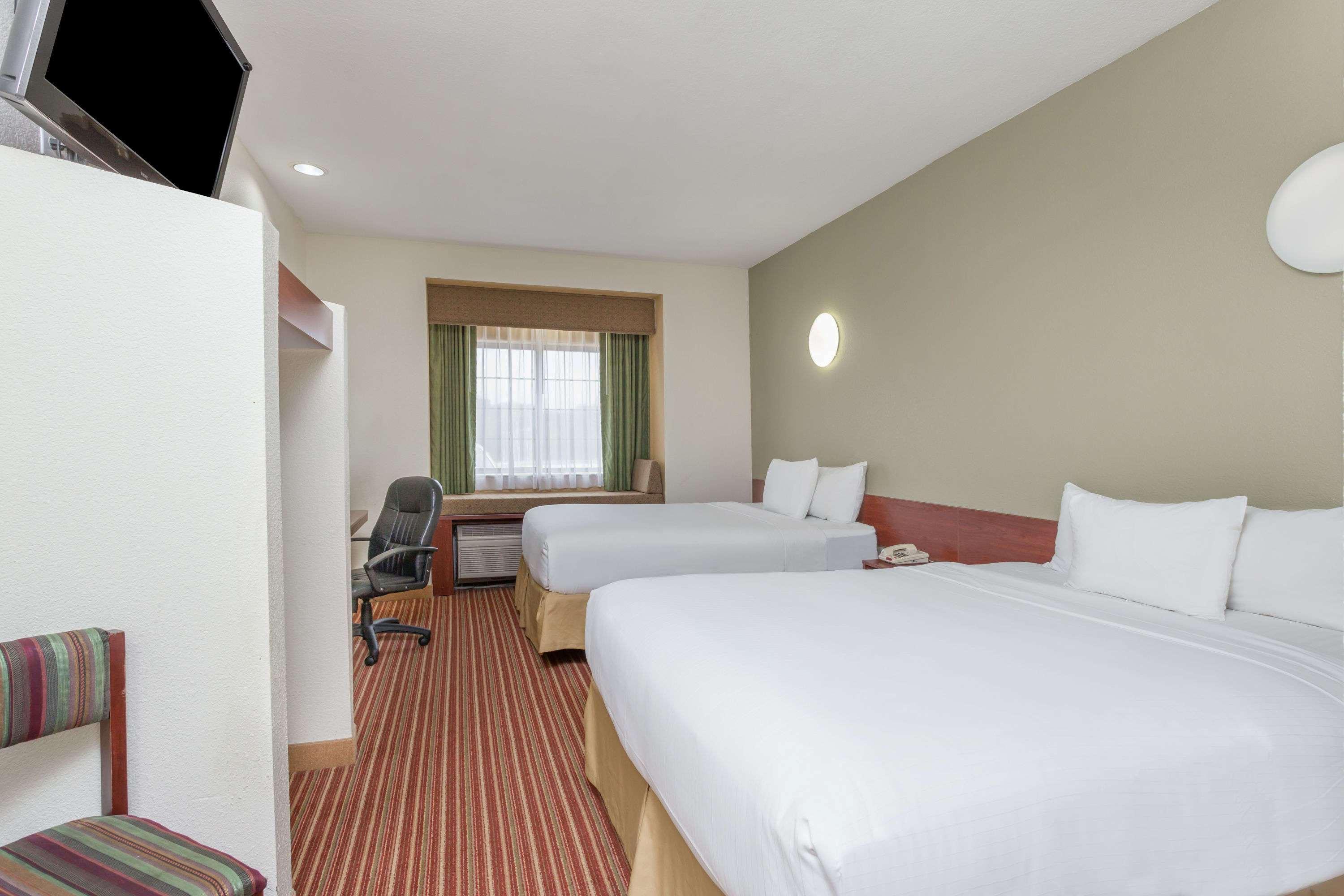 Days Inn By Wyndham Near Kansas Speedway Kansas City Luaran gambar