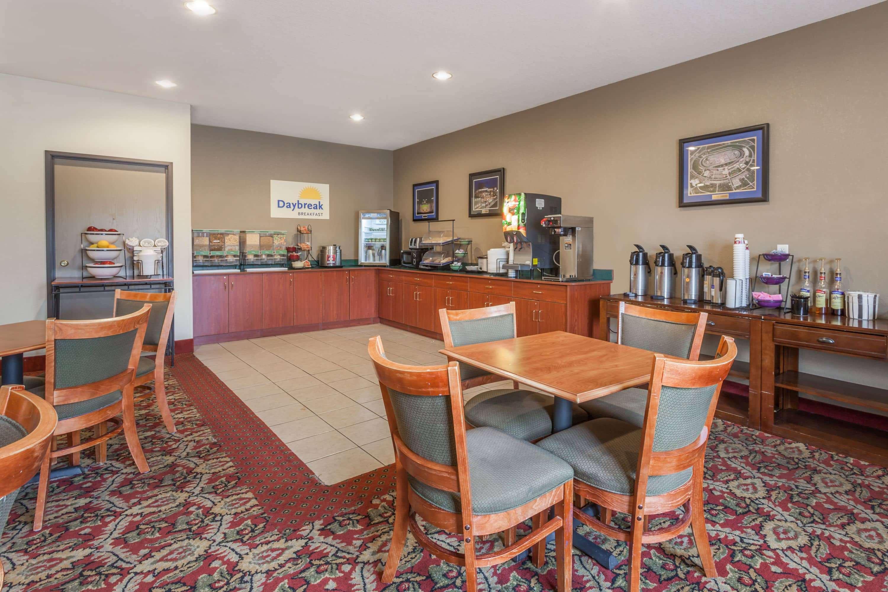Days Inn By Wyndham Near Kansas Speedway Kansas City Luaran gambar
