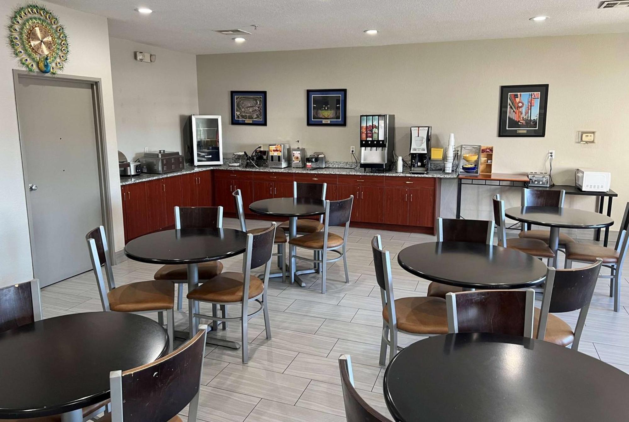 Days Inn By Wyndham Near Kansas Speedway Kansas City Luaran gambar