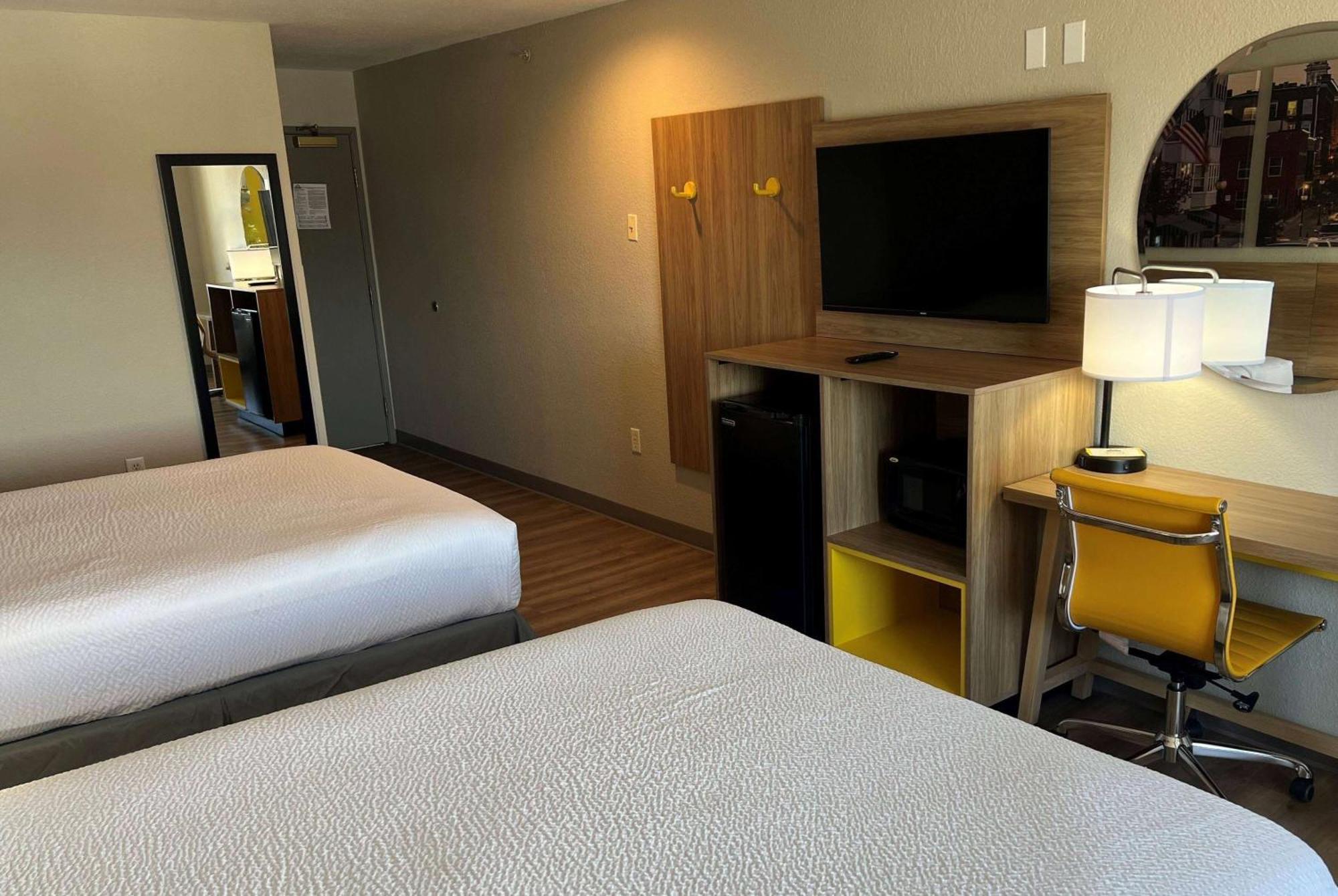 Days Inn By Wyndham Near Kansas Speedway Kansas City Luaran gambar