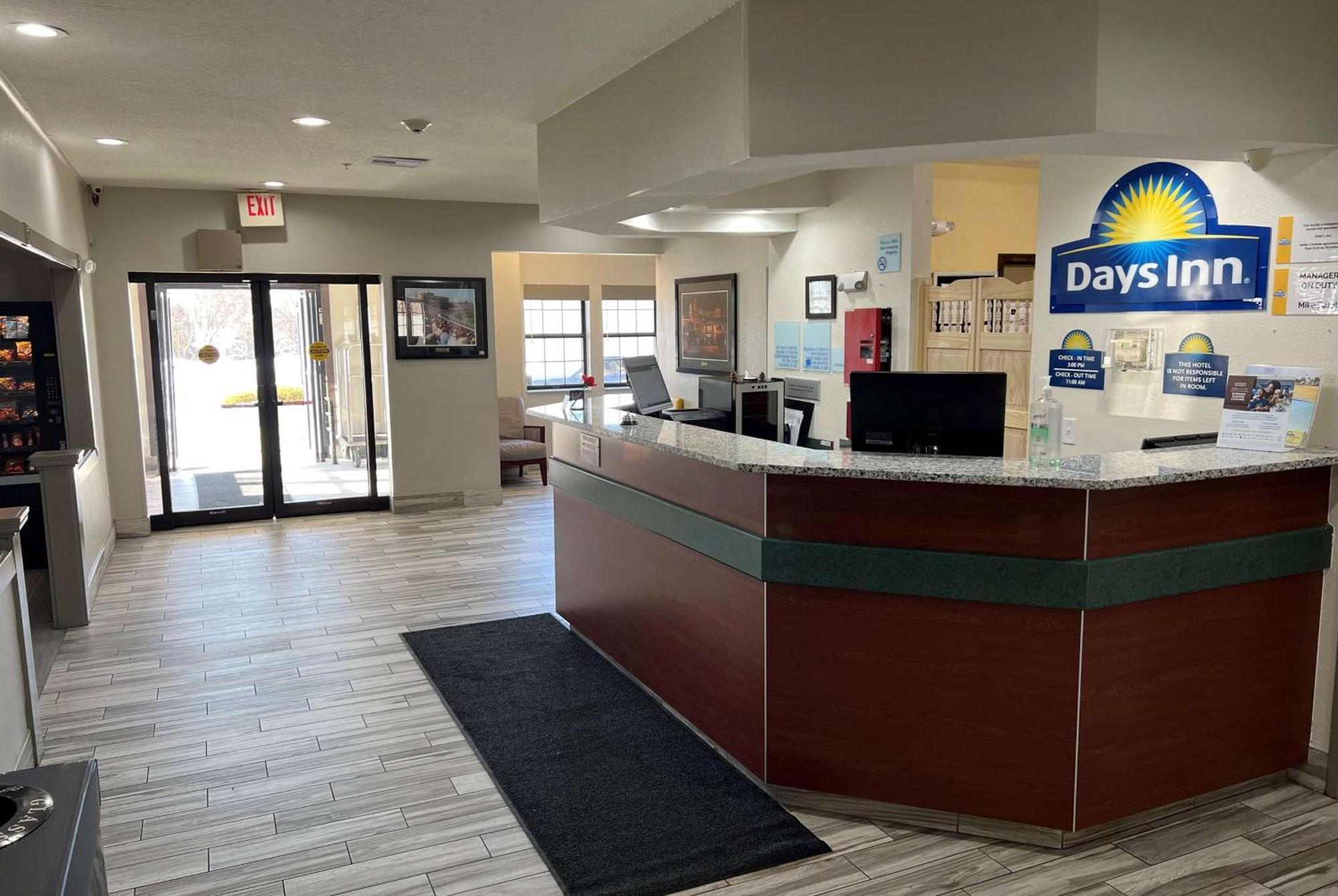 Days Inn By Wyndham Near Kansas Speedway Kansas City Luaran gambar